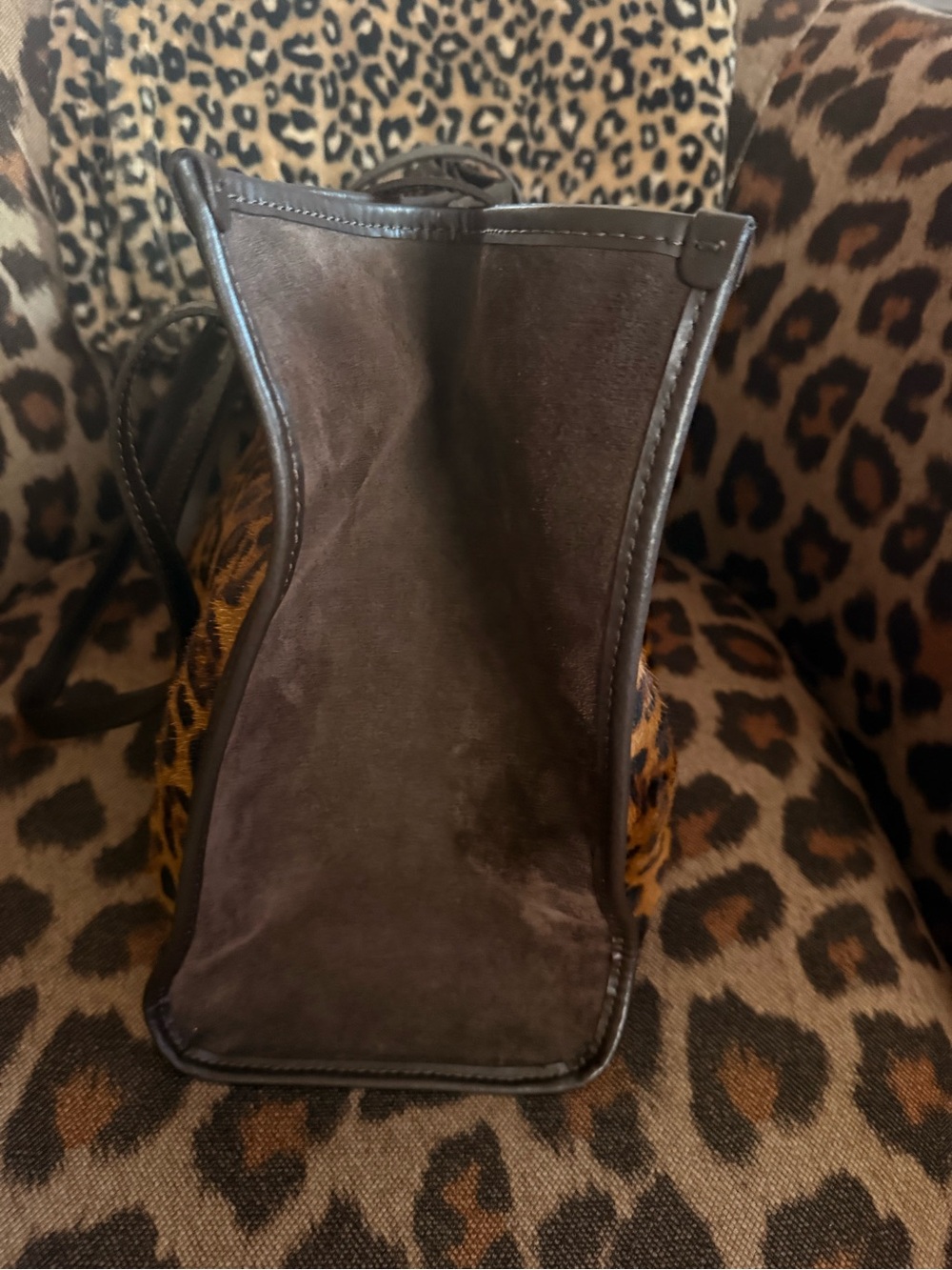 Leopard Print Tote Bag with Brown Trim - Picture 4 of 6